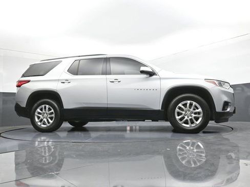 Used 2021 Chevrolet Traverse LT image 34