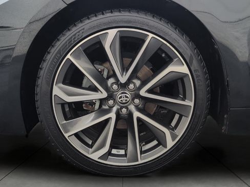 Used 2020 Toyota Corolla SE w/ SE Premium Package FWD image 3