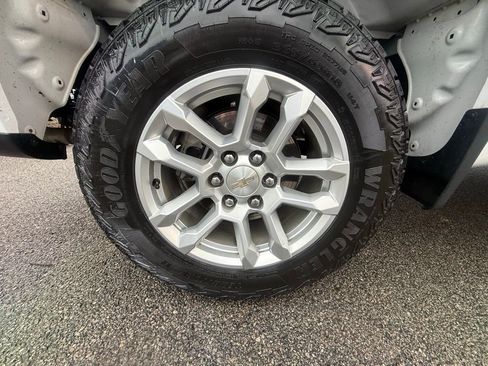 Used 2023 Chevrolet Silverado 1500 LT w/ Z71 Off-Road Package image 33