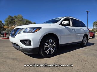 Used 2018 Nissan Pathfinder S video 2