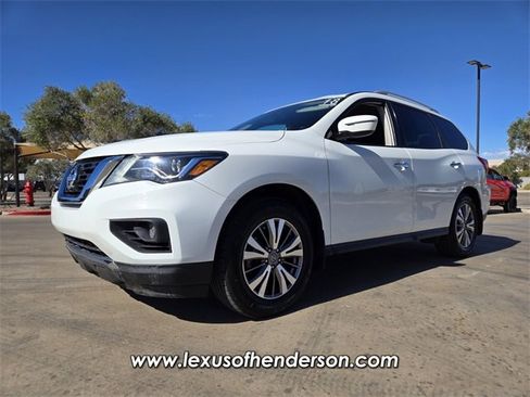 Used 2018 Nissan Pathfinder S image 2