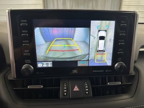 Used 2020 Toyota RAV4 Limited image 12