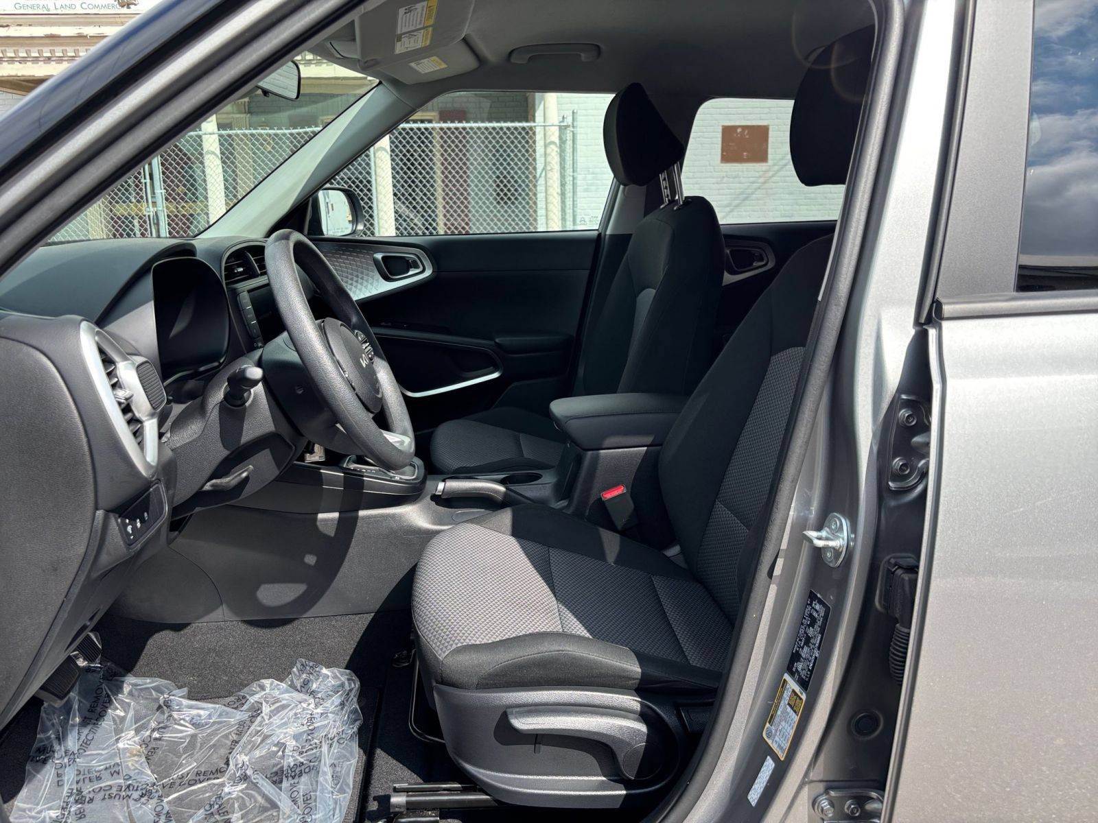 Used 2025 Kia Soul LX w/ LX Technology Package FWD image 24