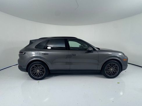Certified 2025 Porsche Cayenne image 8
