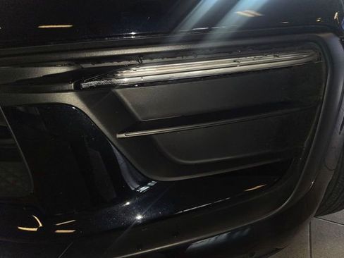 Used 2023 Porsche Macan image 27