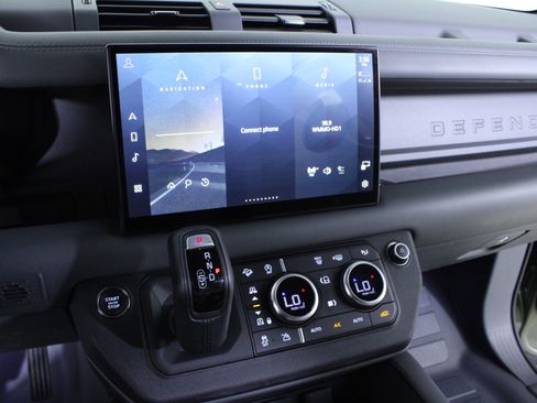 Used 2023 Land Rover Defender 130 X-Dynamic SE image 24