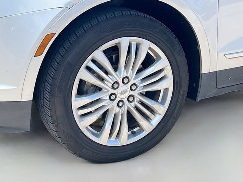 Used 2018 Cadillac XT5 Premium Luxury FWD image 33