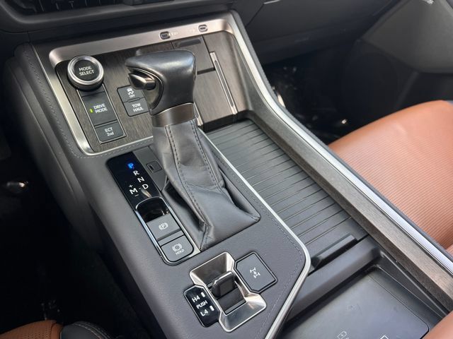 Used 2024 Lexus GX 550 w/ Accessory Package (31) AWD/4WD image 26