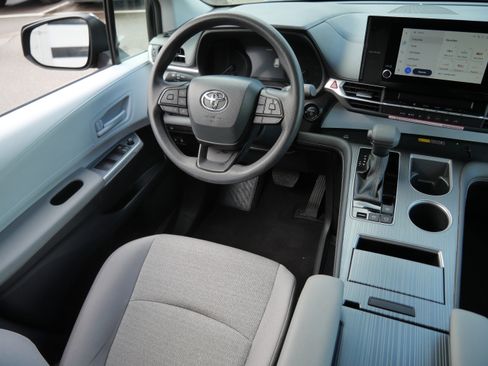 Certified 2026 Toyota Sienna LE FWD image 10