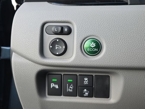 Used 2018 Honda Pilot Touring image 25