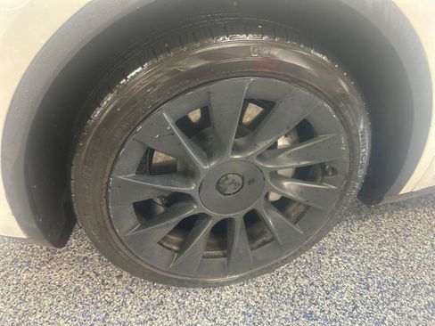 Used 2023 Tesla Model Y Long Range AWD/4WD image 5