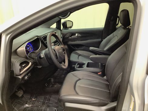 New 2026 Chrysler Pacifica Select w/ S Appearance Package FWD image 14