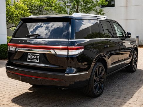 Used 2024 Lincoln Navigator Reserve AWD/4WD image 10