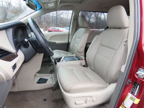 Used 2017 Toyota Sienna XLE w/ XLE Navigation Package image 12