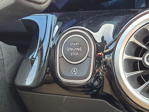 Used 2025 Mercedes-Benz GLA 250 image 30