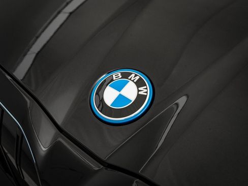 New 2026 BMW 550e xDrive image 3