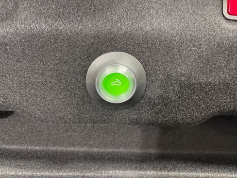 Used 2022 Mercedes-Benz SL 55 AMG 4MATIC w/ Driver Assistance Package image 34