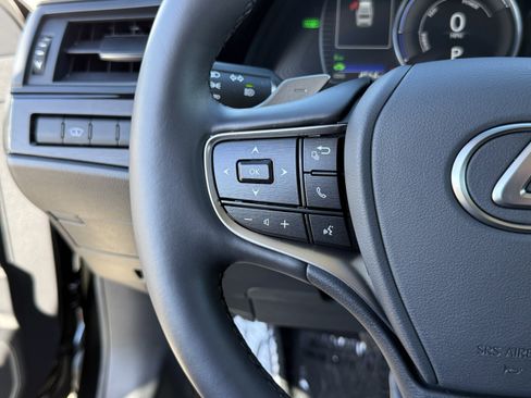 Certified 2025 Lexus ES 300h w/ Premium Package image 21