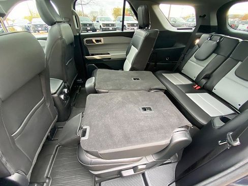 Certified 2022 Ford Explorer XLT w/ Equipment Group 202A image 40
