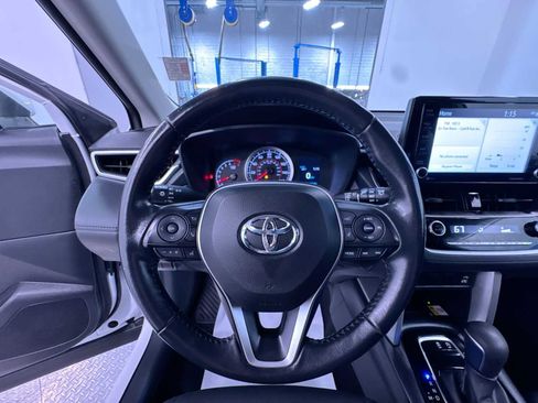 Used 2022 Toyota Corolla Cross LE w/ Moonroof Package FWD image 7