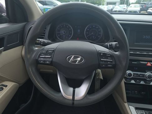 Used 2020 Hyundai Elantra SE w/ Winter Weather Package FWD image 15