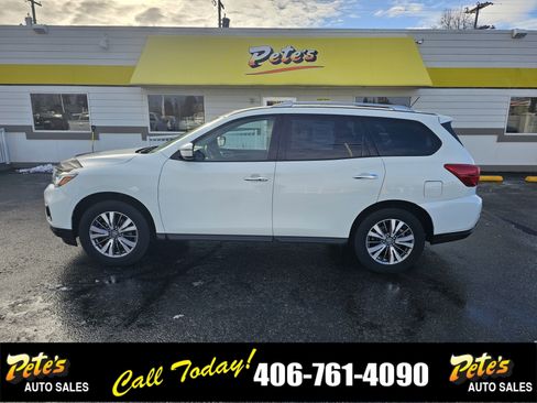 Used 2018 Nissan Pathfinder SV image 1