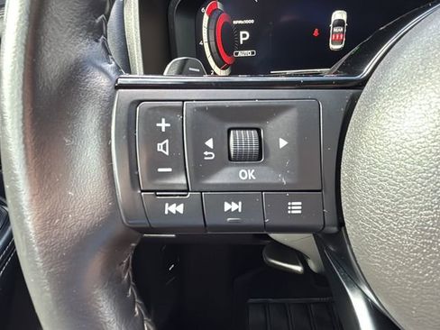 Used 2024 Nissan Rogue SL AWD/4WD image 19