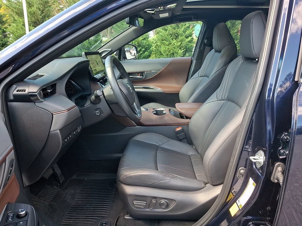Certified 2023 Toyota Venza Limited AWD/4WD image 13