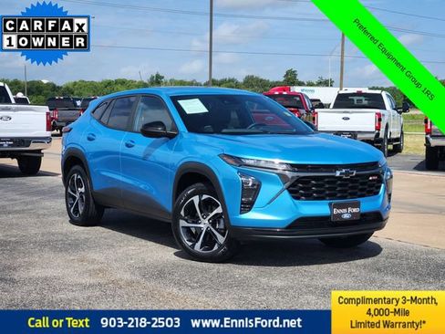 Used 2025 Chevrolet Trax RS w/ Sunroof Package FWD image 1