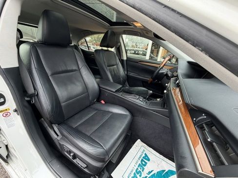Used 2013 Lexus ES 300h image 12