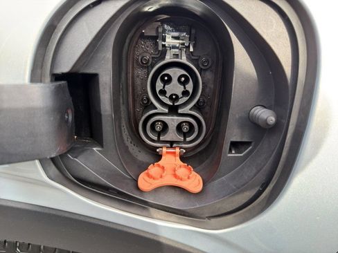 Used 2023 Chevrolet Bolt EUV Premier FWD image 25