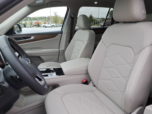 New 2026 Volkswagen Atlas SE image 16