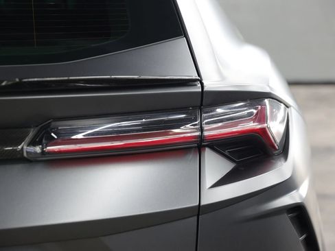 Used 2020 Lamborghini Urus AWD/4WD image 23