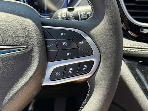 New 2026 Chrysler Pacifica Limited AWD/4WD image 14