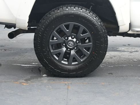 Used 2021 Toyota Tacoma SR5 image 10