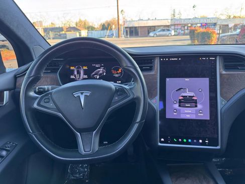 Used 2018 Tesla Model X 75D image 20