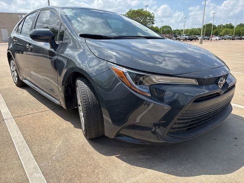 Used 2025 Toyota Corolla LE FWD image 3