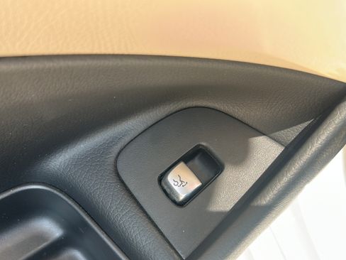 Used 2018 Mercedes-Benz E 300 image 14