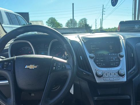 Used 2017 Chevrolet Equinox LS image 18