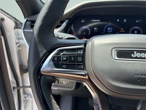 Used 2023 Jeep Grand Cherokee L Summit w/ High Altitude Package AWD/4WD image 29