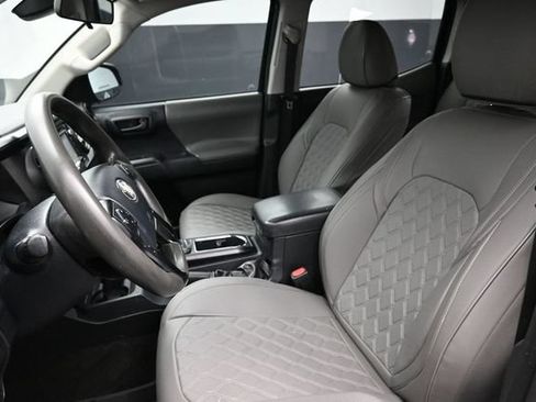 Used 2018 Toyota Tacoma SR w/ SR Convenience Package RWD image 7