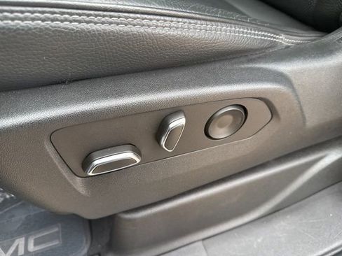 Used 2022 GMC Yukon XL Denali image 14