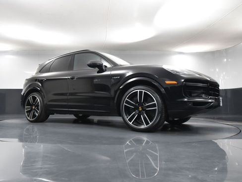 Used 2022 Porsche Cayenne Turbo S w/ Assistance Package image 58
