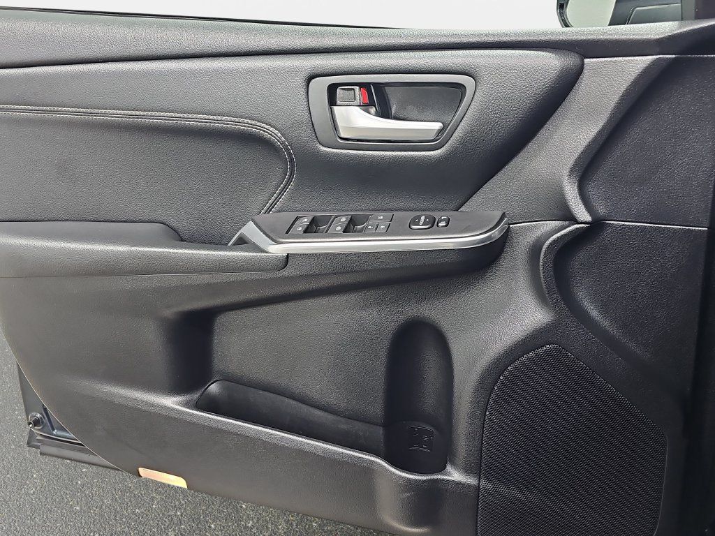 Used 2016 Toyota Camry XLE FWD image 29