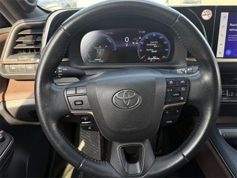 Used 2023 Toyota Crown Limited image 13