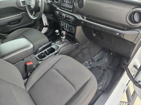 Used 2023 Jeep Wrangler Sport AWD/4WD image 25