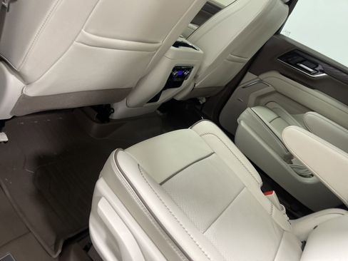 Used 2025 GMC Yukon XL Denali w/ Sun & Power Step Package image 17