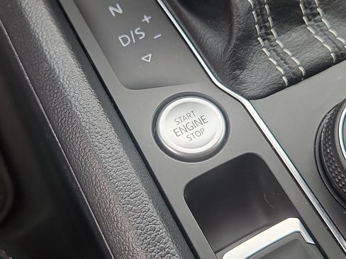 Certified 2023 Volkswagen Atlas Cross Sport SEL R-Line AWD/4WD image 20