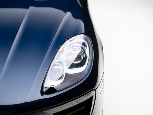 Used 2018 Porsche Macan AWD/4WD image 11