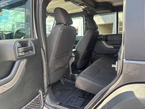 Used 2018 Jeep Wrangler Unlimited Sport S image 31